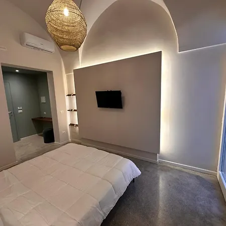 September Bed and breakfast