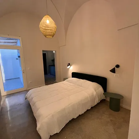 Bed and Breakfast September Λέτσε